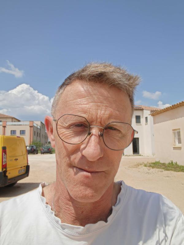 Yan 52 ans Pourrières