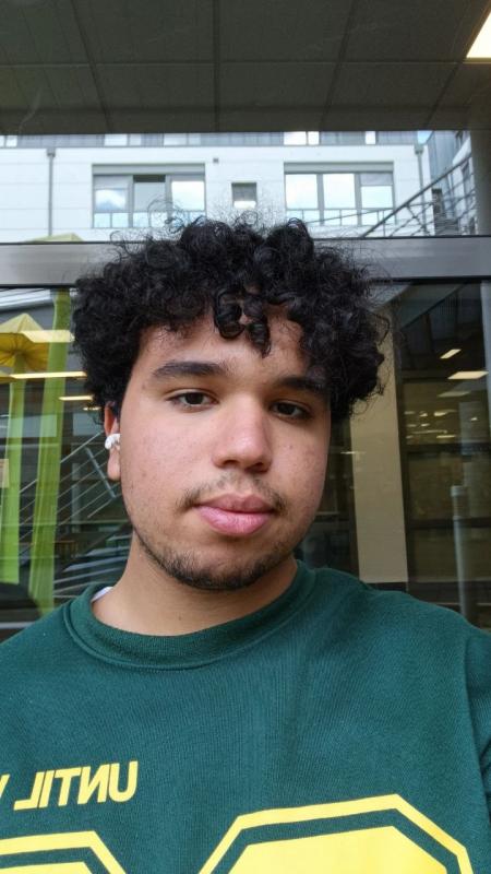 omar 18 ans Berville en Roumois