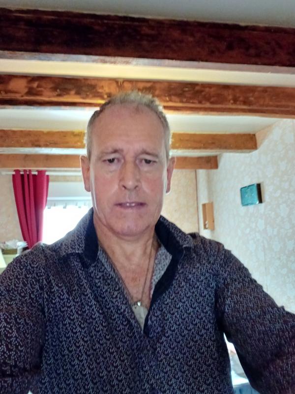 Philippe  61 ans La Rivière Saint Sauveur