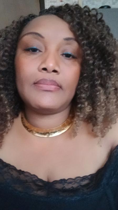 Lou Annick  44 ans Charly