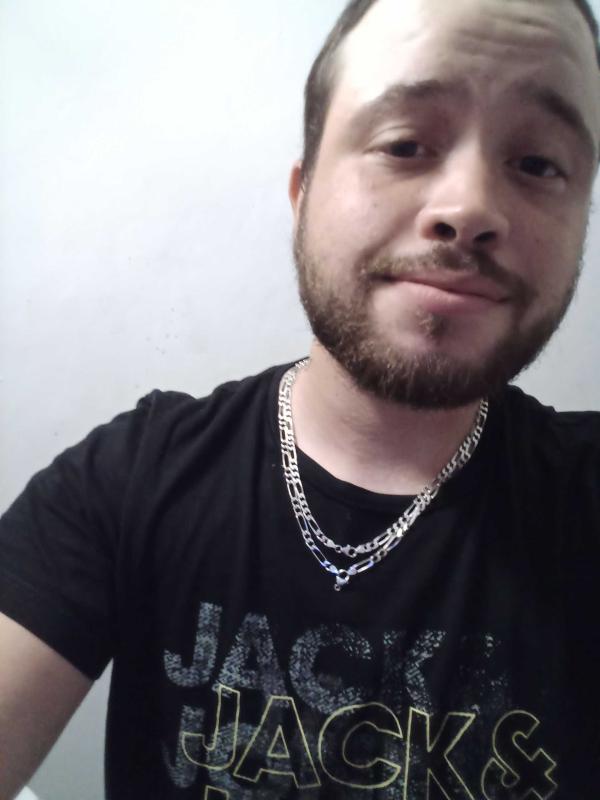 Raphaël  27 ans Toulon