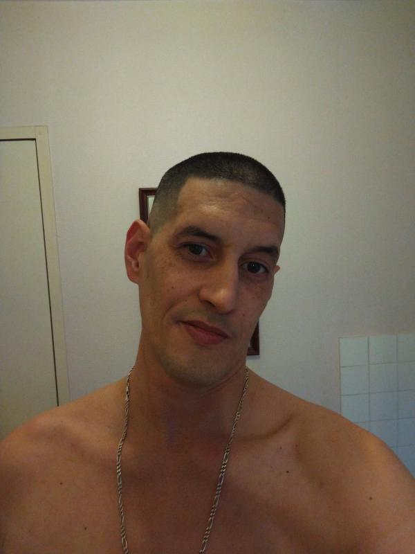 Nabil 39 ans Saint Denis en Bugey