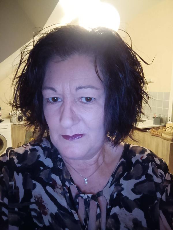 Pascaline 56 ans Le Cendre