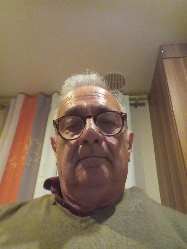 Bruno  72 ans Grenoble