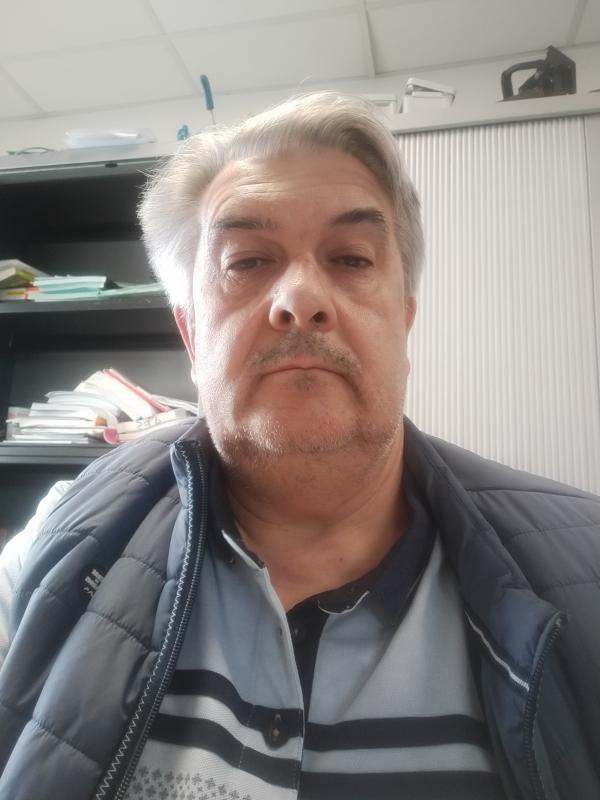 Eric 56 ans Ambillou