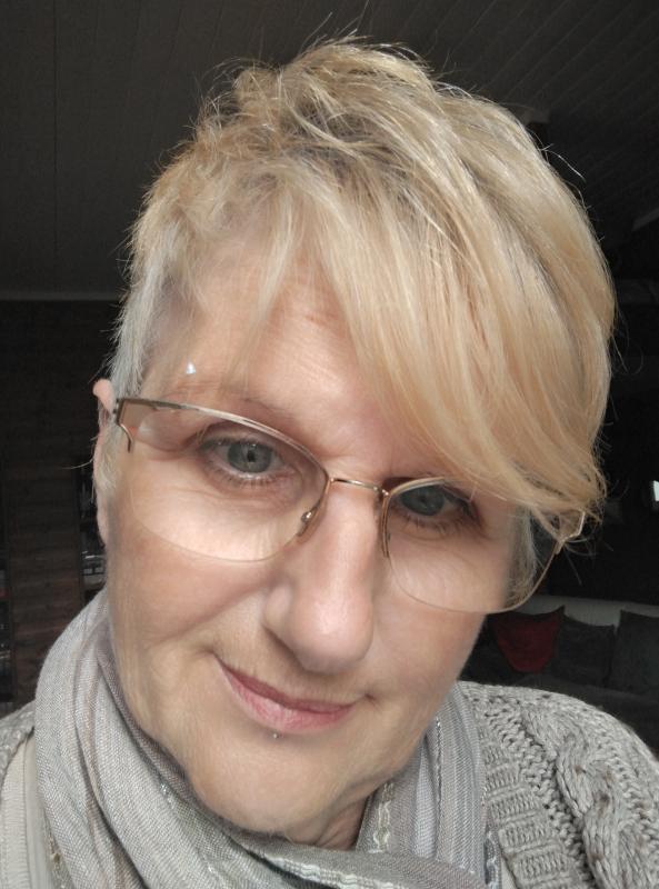 Émilie  61 ans Morlaix