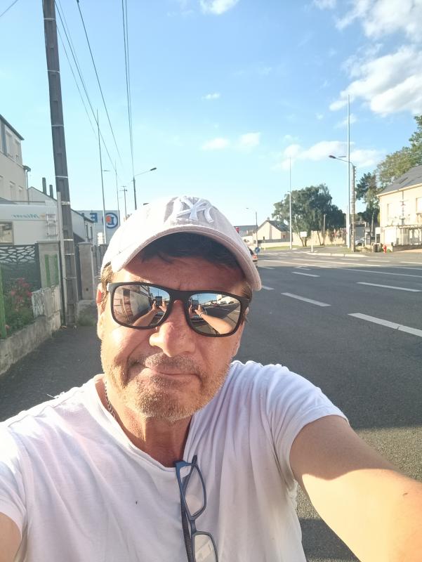 Nicolas  55 ans Le Mans