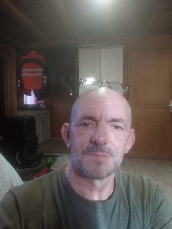 gilles 51 ans Courtavon