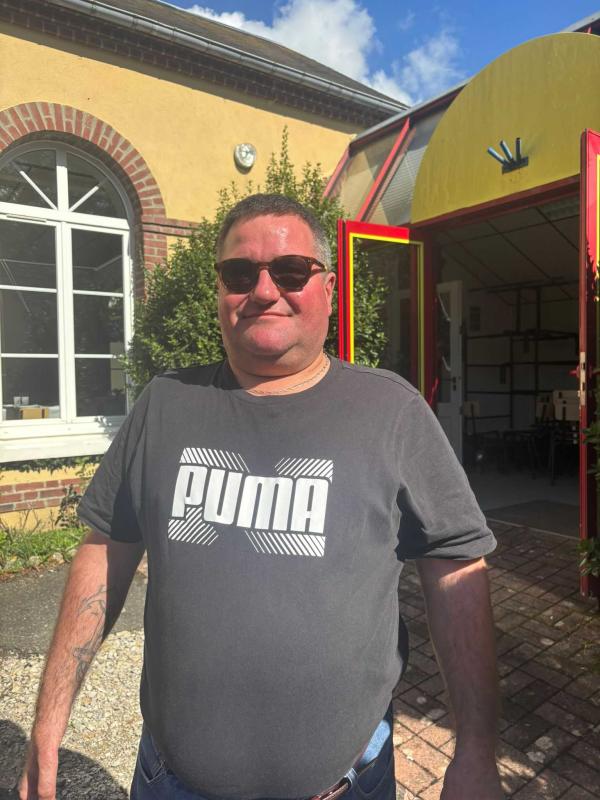 Sébastien 44 ans Échauffour