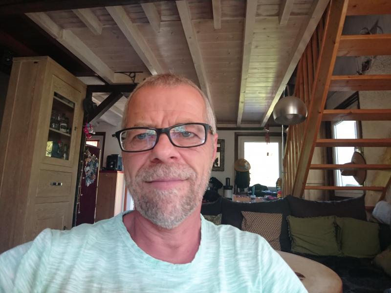 Didier  57 ans Arinthod