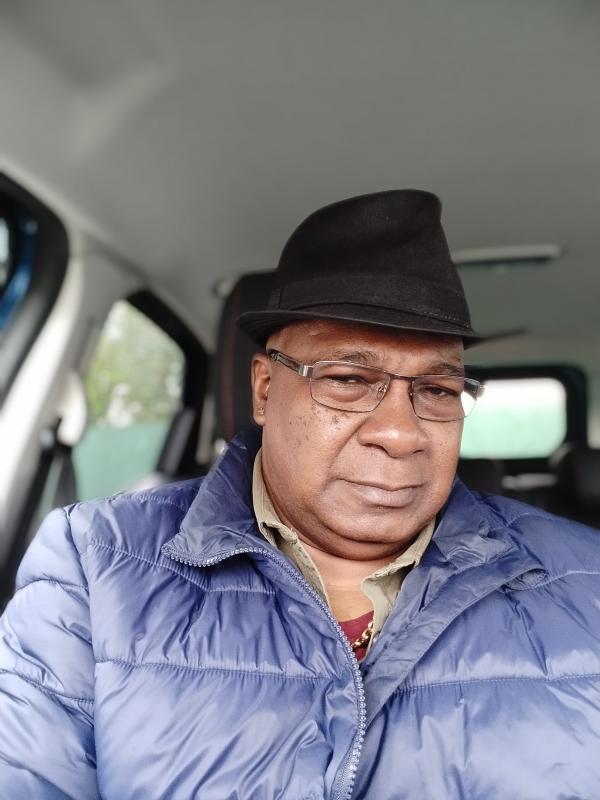 Laurent 67 ans La Roche sur Yon