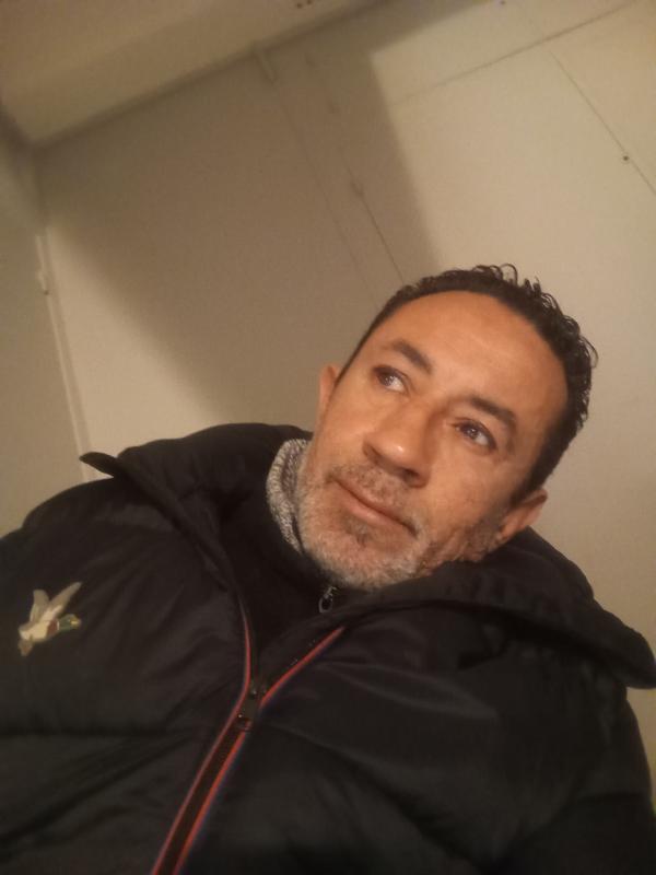ilhan  49 ans paris 17eme arrondissement