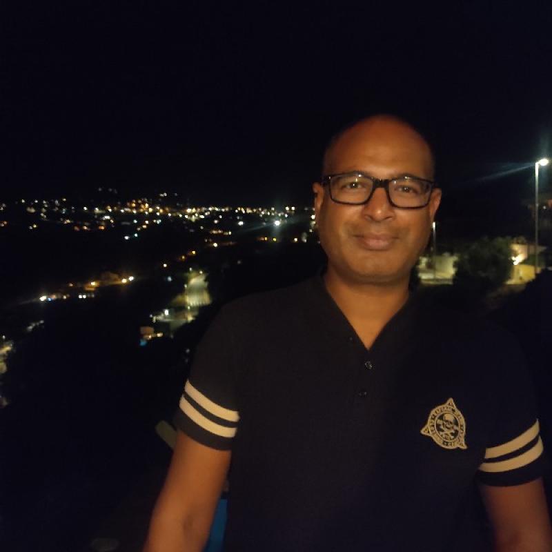 Mickaelv 43 ans Noves