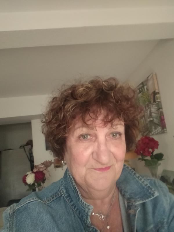Jeanne  70 ans Charlieu