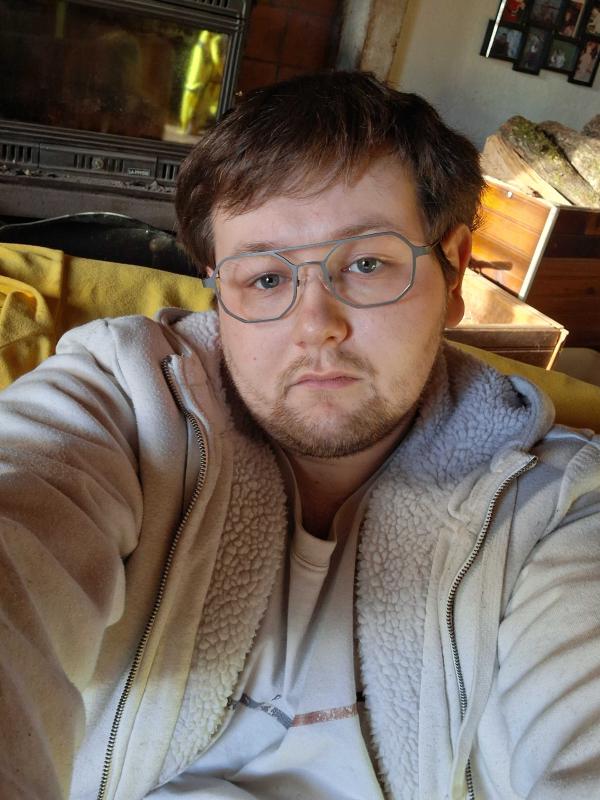 sebp03 23 ans Villeneuve sur Allier