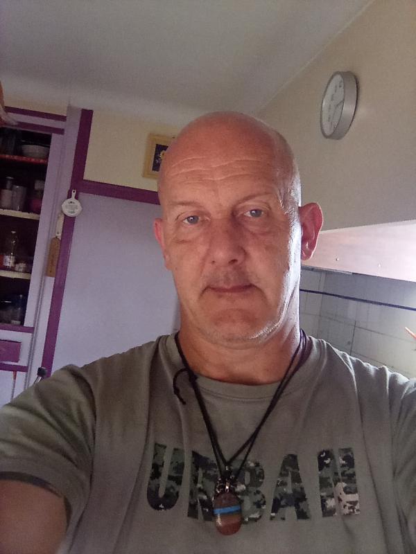 Câlin  54 ans Rodez