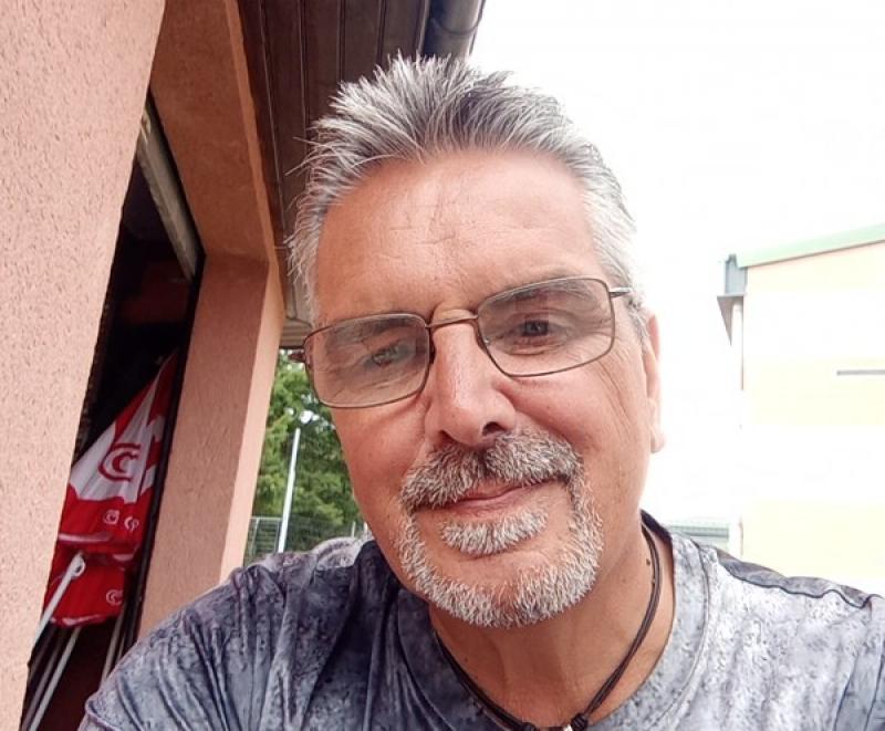 Benoît  60 ans Le Houlme