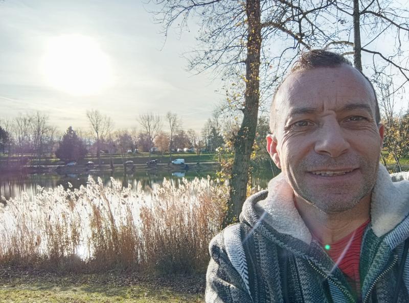 Cyril  51 ans Alleuze