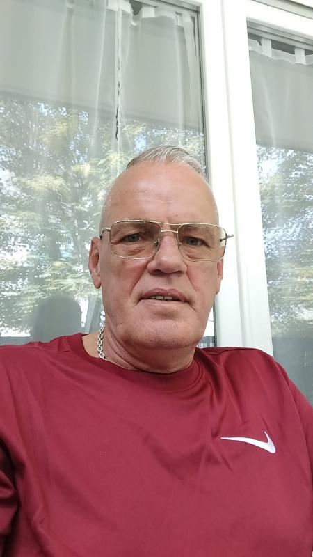 Kris  58 ans Caen