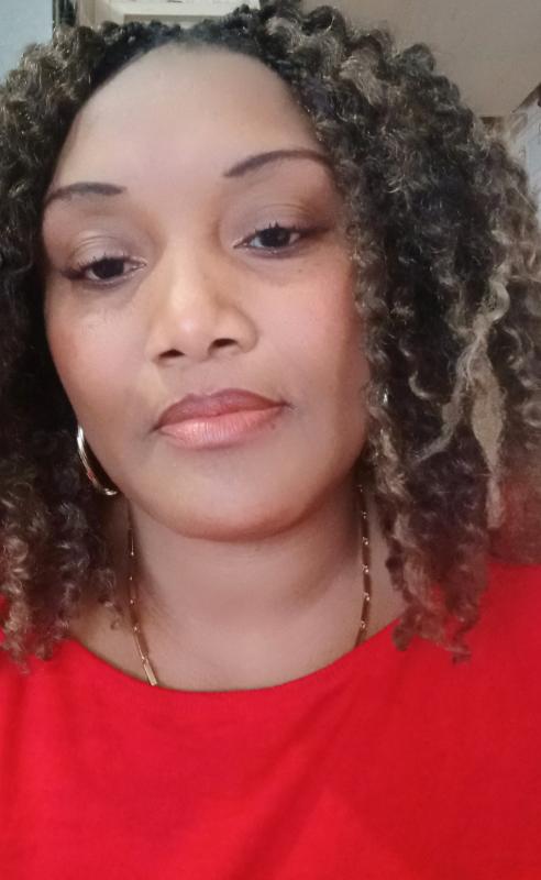 Lou Annick  44 ans Charly