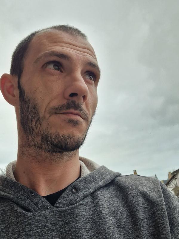 Nico 43 ans Bénerville sur Mer