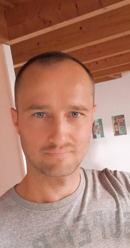Yann 38 ans Landerneau