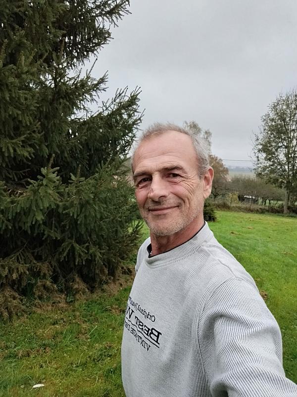 Franck  59 ans Écleux