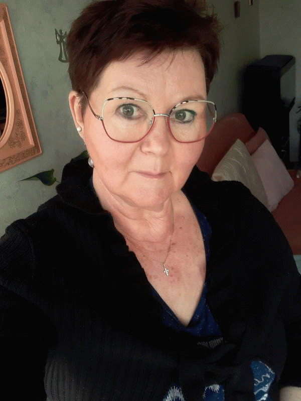 Bella  65 ans Charmoy