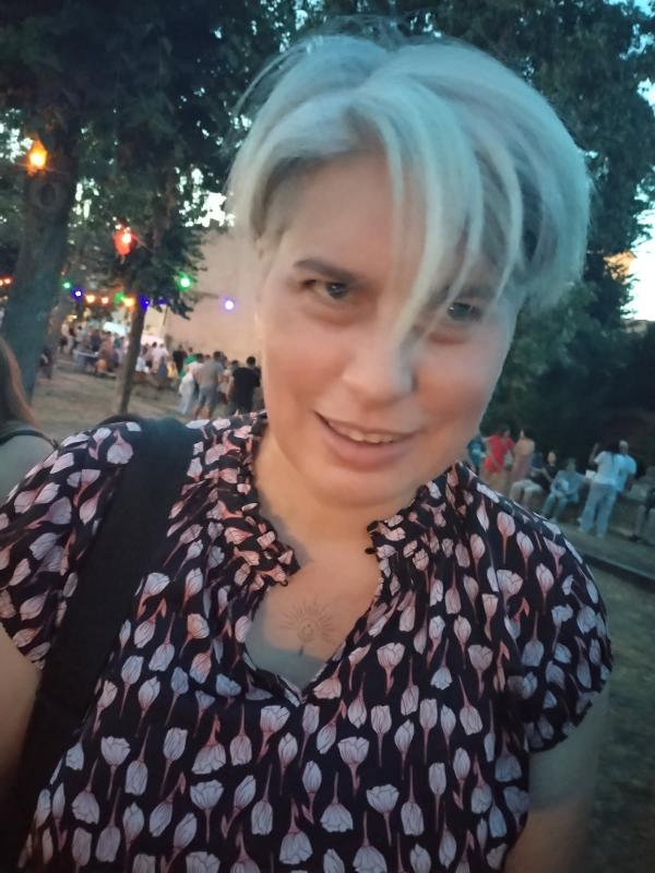 Cécile  48 ans Busset