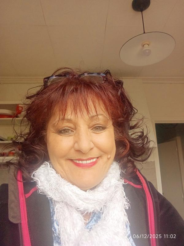 Khaina 59 ans Nîmes