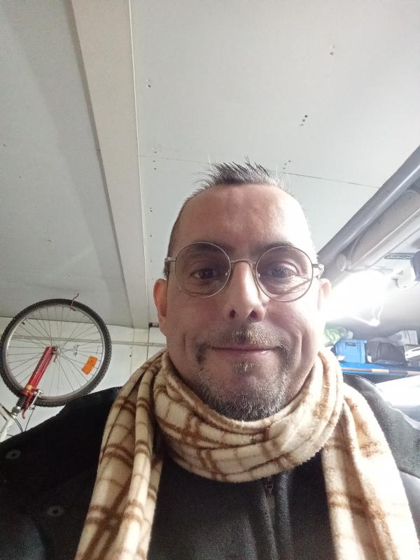 Charles  47 ans Genilac