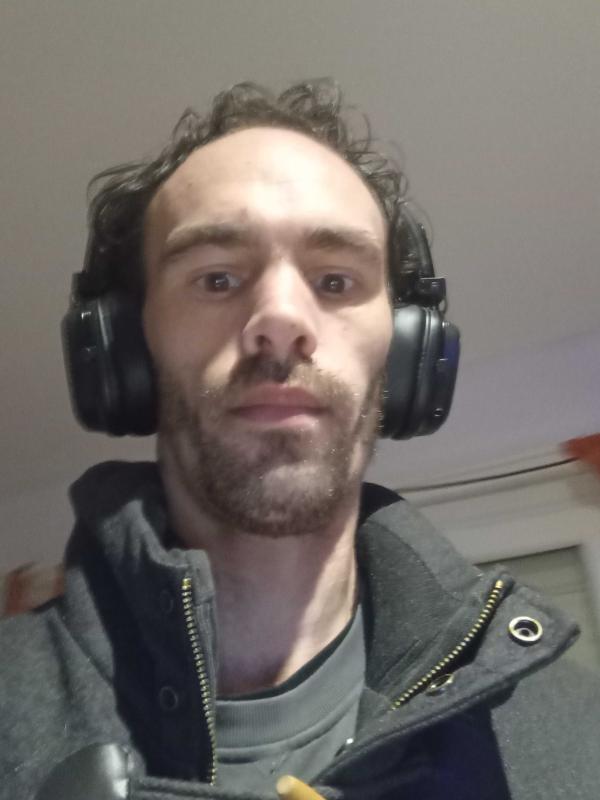 Damien 34 ans Lormont