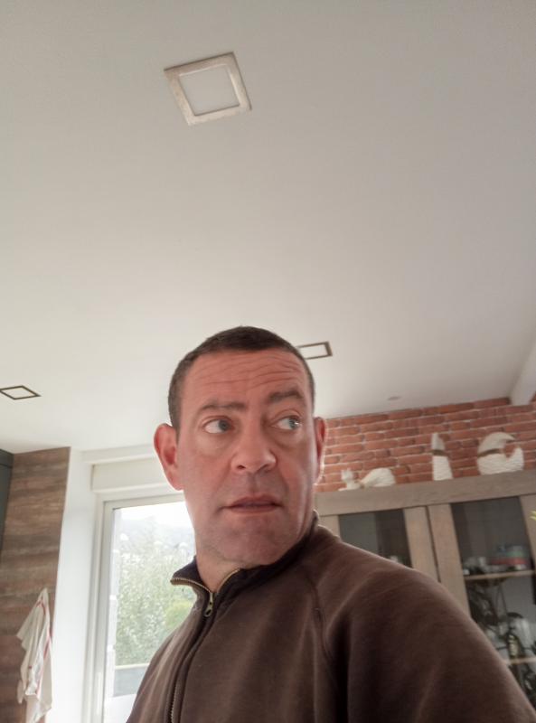 Stephane  48 ans Rostrenen