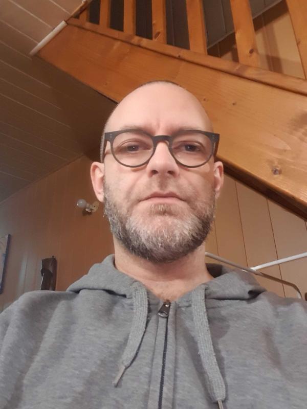 olivier 44 ans Langoiran
