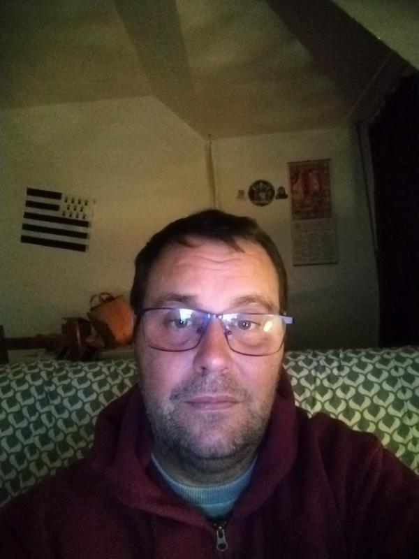 ronan 48 ans Landerneau