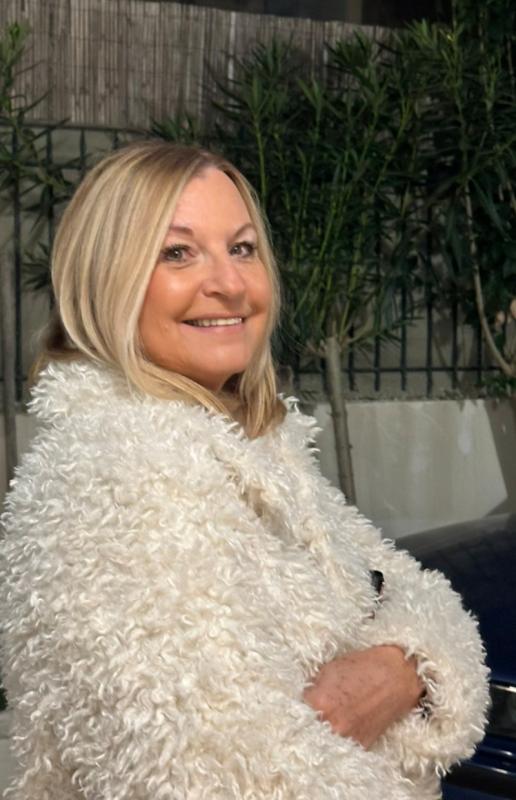 Anouchka  64 ans Avignon