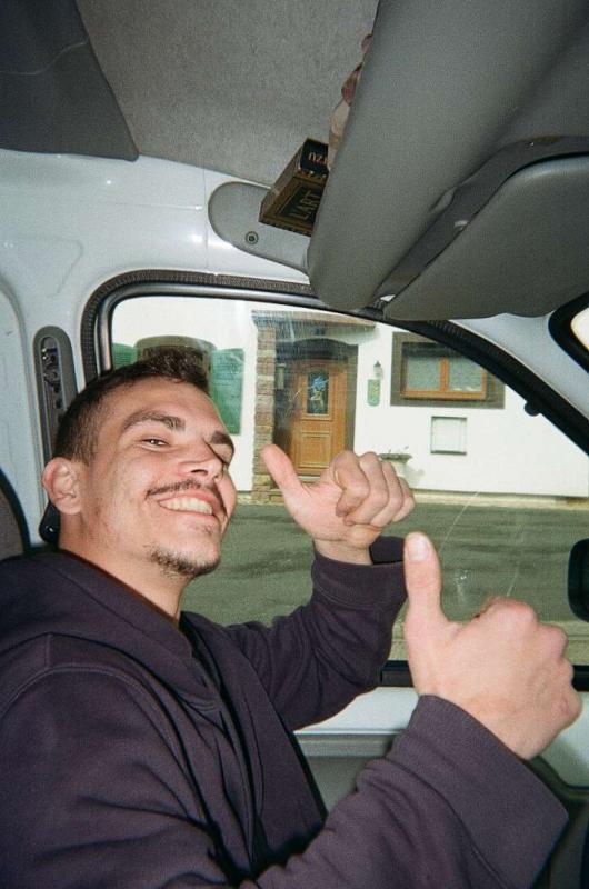 Adrien 25 ans Hommert