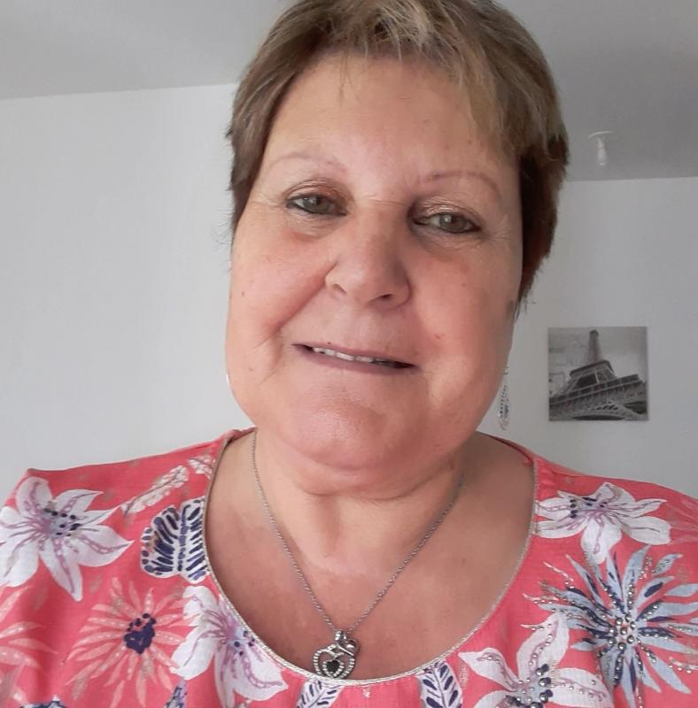 Josiane  74 ans Le Pellerin