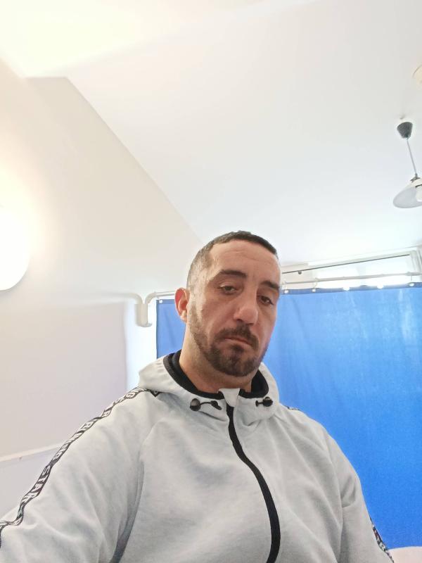 Kamel 41 ans Caluire et Cuire