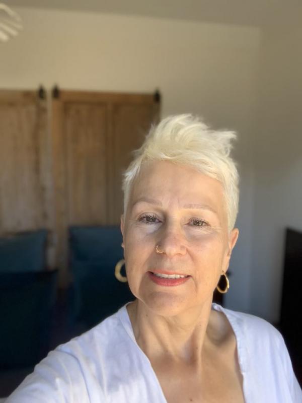 Martine 67 ans Uchaud