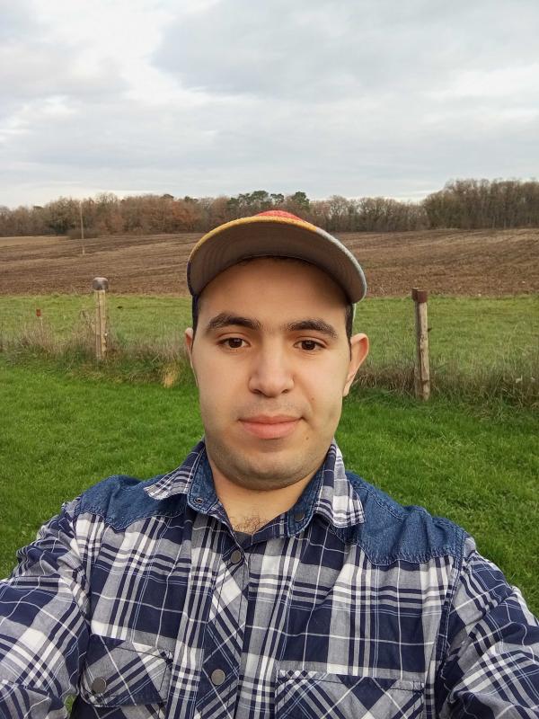 Larbi 27 ans Belleydoux