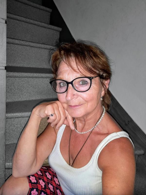 Perlie 69 ans Huelgoat