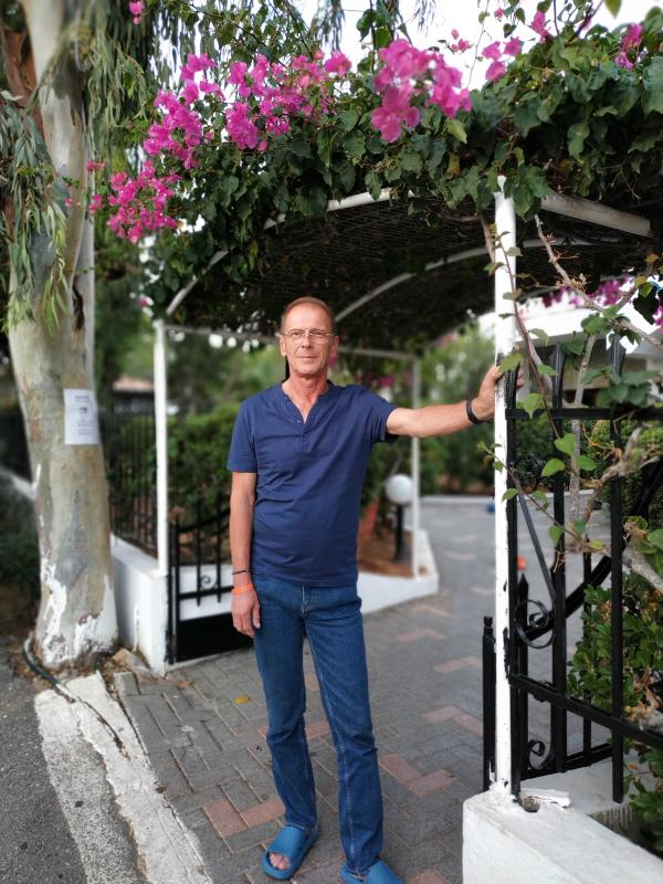 André 64 ans Gorron