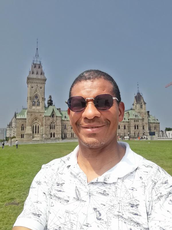 Tony  49 ans Livry Gargan