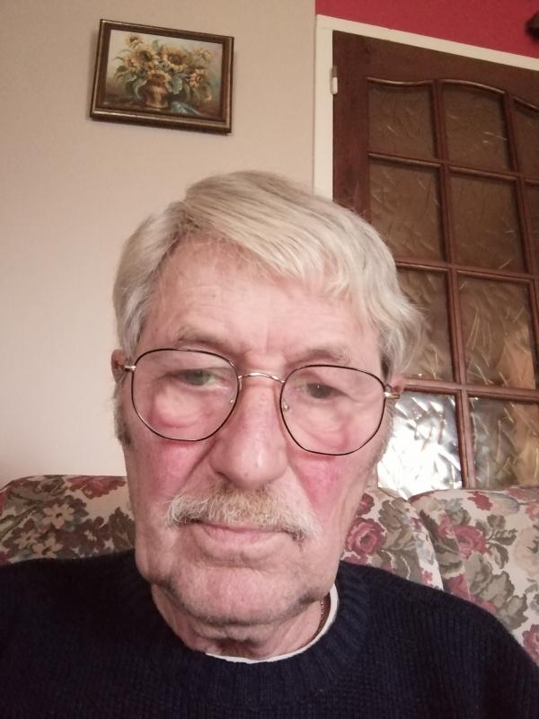 Bertrand  78 ans Romilly sur Seine