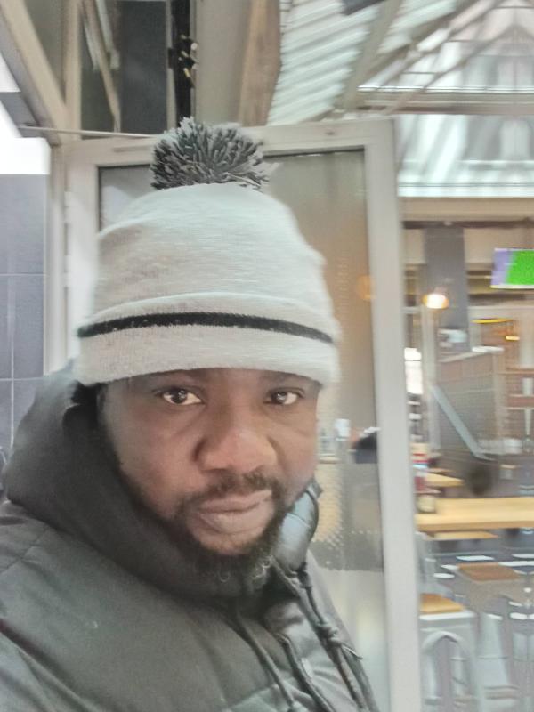 ishak 45 ans Villeneuve Saint Georges