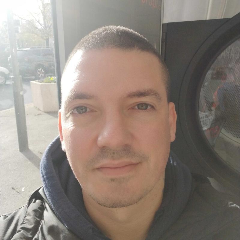 Micka 37 ans Chaponnay