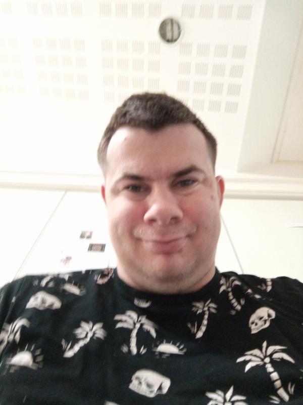 Christopher  29 ans Allonnes