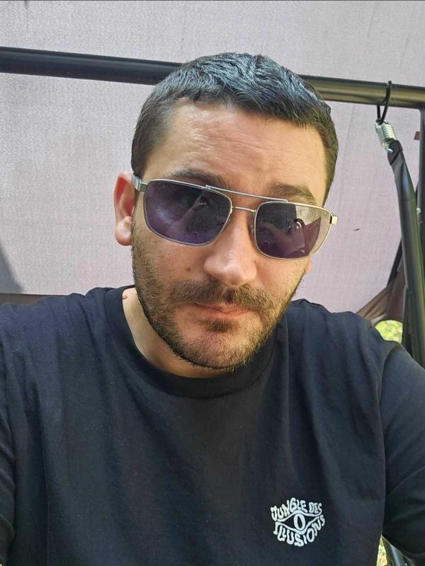 Jeffrey 34 ans Petit Couronne