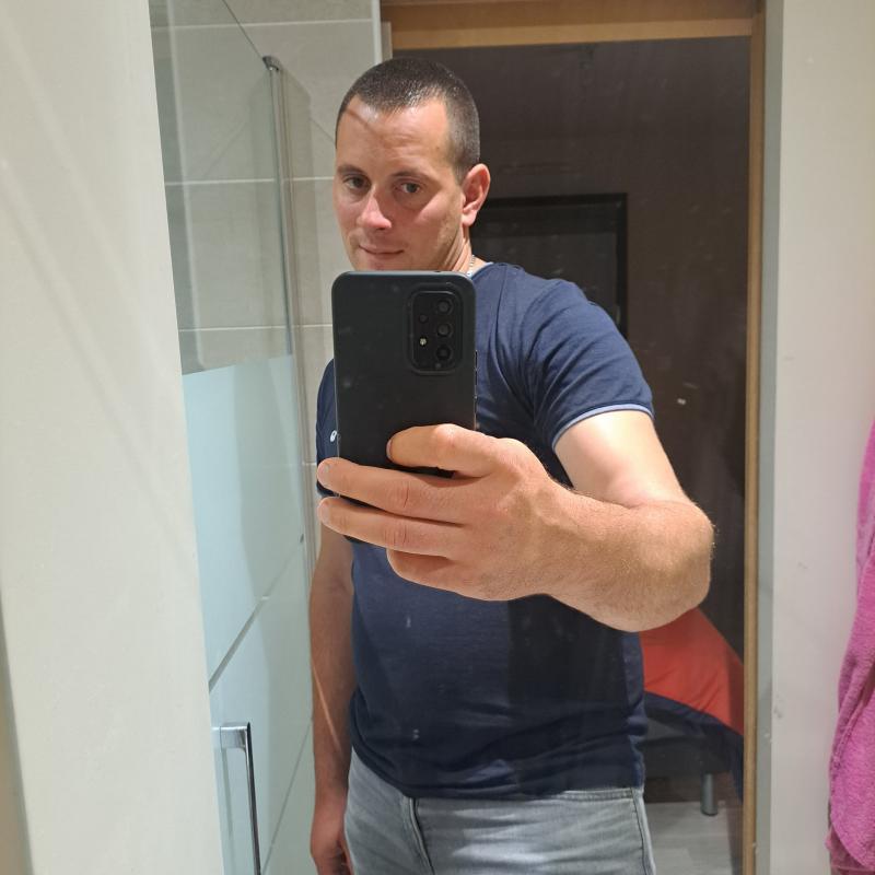 Antoine  33 ans Ernée